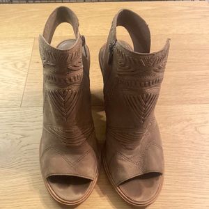 Vince Camuto Leather Sandal Booties. 8.5